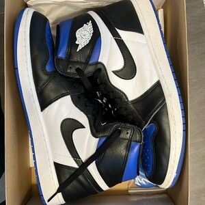 Jordan 1 royal.